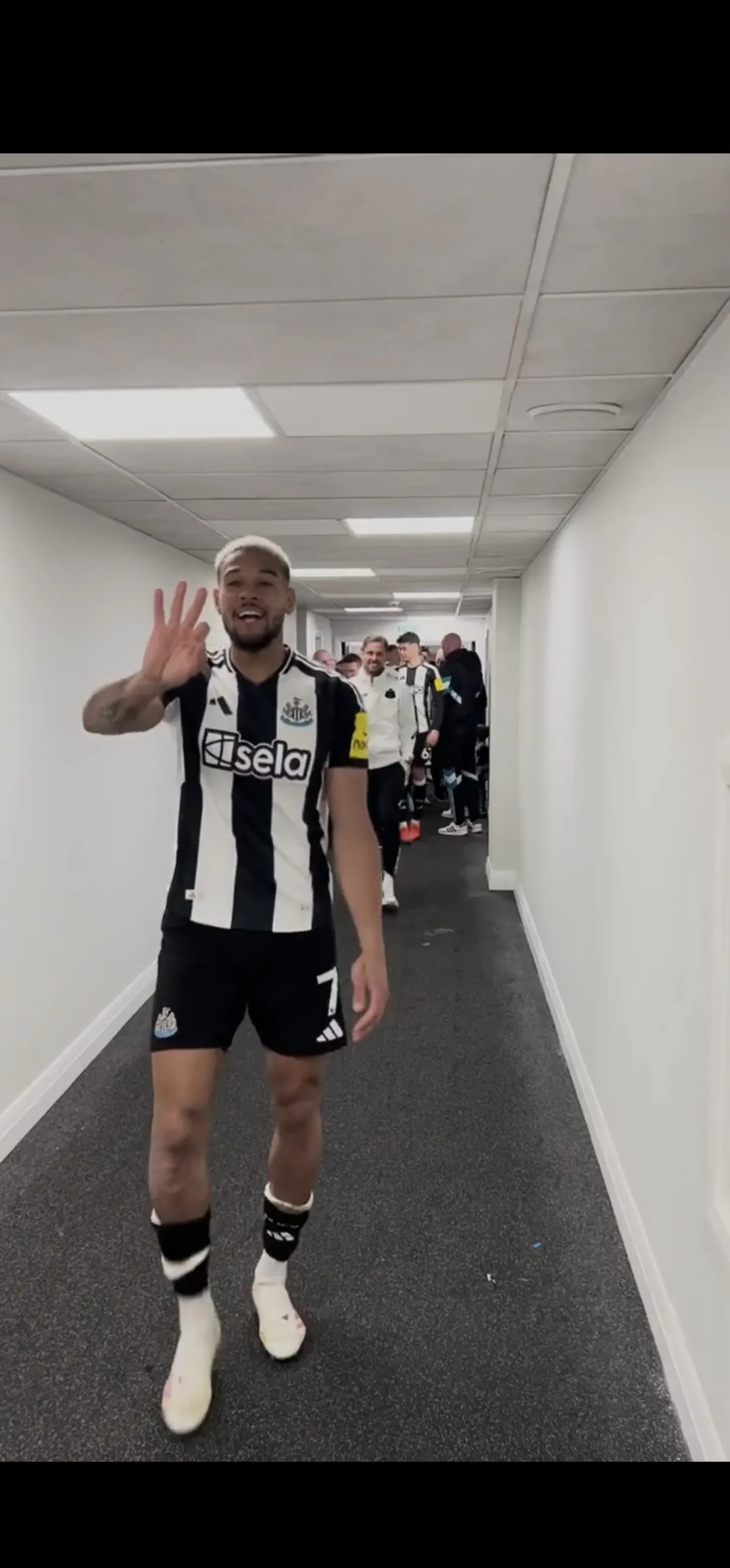 关于转折点!纽卡斯尔外线爆发,国王杯最后时刻攻防权衡,赛场秩序良好,资深球员宣示担当的信息 关于转折点!纽卡斯尔外线爆发,国王杯最后时刻攻防权衡,赛场秩序良好,资深球员宣示担当的信息