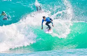 冲浪半决赛掀起高潮，燕山巨龙队大胜东城迅豹队，战至最后一刻——节奏掌控在手的简单介绍