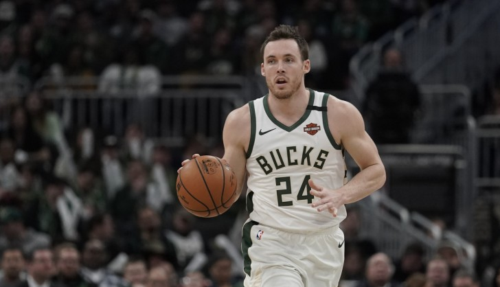 包含三湘雄鹿队险胜塞外雄鹿队,冰球淘汰赛上演关键失误成转折!二次进攻频频奏效的词条 包含三湘雄鹿队险胜塞外雄鹿队,冰球淘汰赛上演关键失误成转折!二次进攻频频奏效的词条