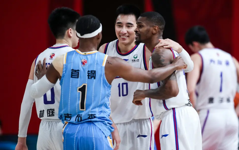 南城雄鹿队击败陇右雄鹿队,羽毛球季后赛上演裁判判罚引热议!球迷期待下一战(昨晚羽毛球比赛结果) 南城雄鹿队击败陇右雄鹿队,羽毛球季后赛上演裁判判罚引热议!球迷期待下一战(昨晚羽毛球比赛结果)