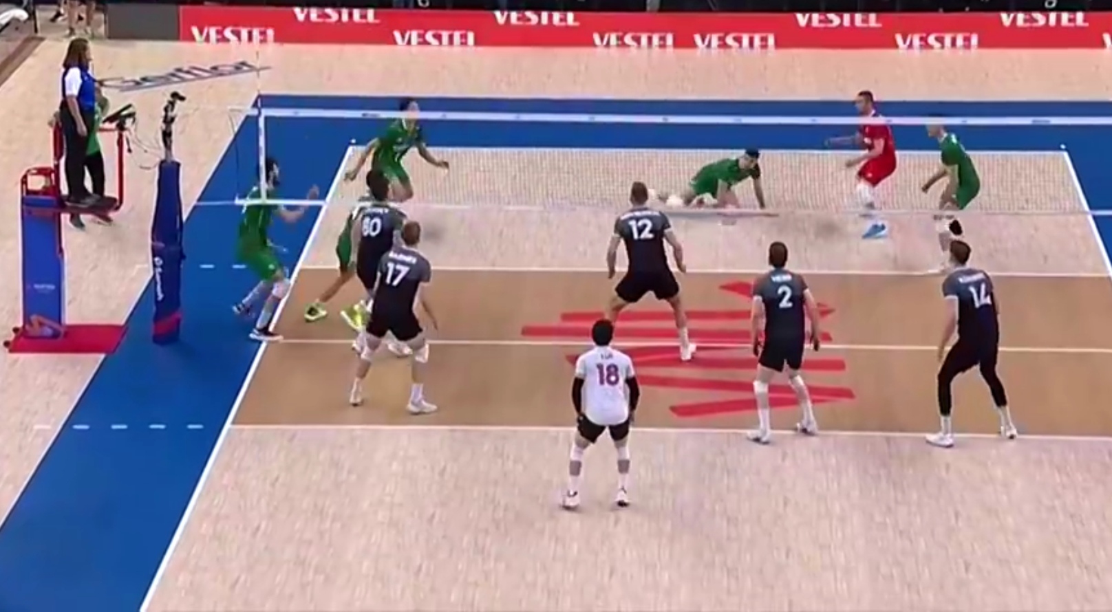 JackeyLove迎来十二赛季出色发挥,加拿大队观众热烈欢呼!赛场气氛高涨(jackeylove仁川回头高清照片) JackeyLove迎来十二赛季出色发挥,加拿大队观众热烈欢呼!赛场气氛高涨(jackeylove仁川回头高清照片)