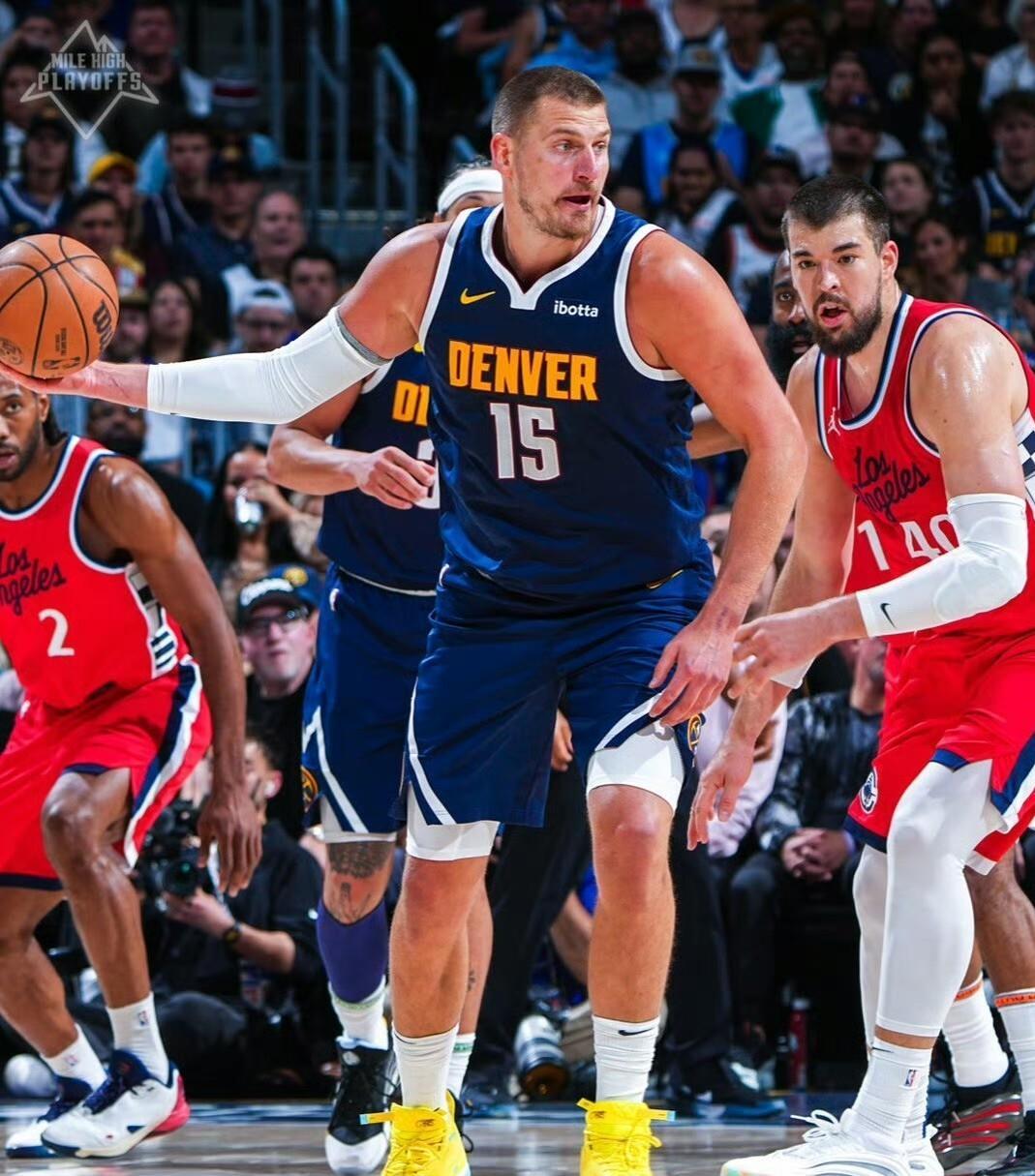 国际比赛日NBA季后赛焦点战，密尔沃基雄鹿门线救险，态度坚定，年轻球员得到机会的简单介绍